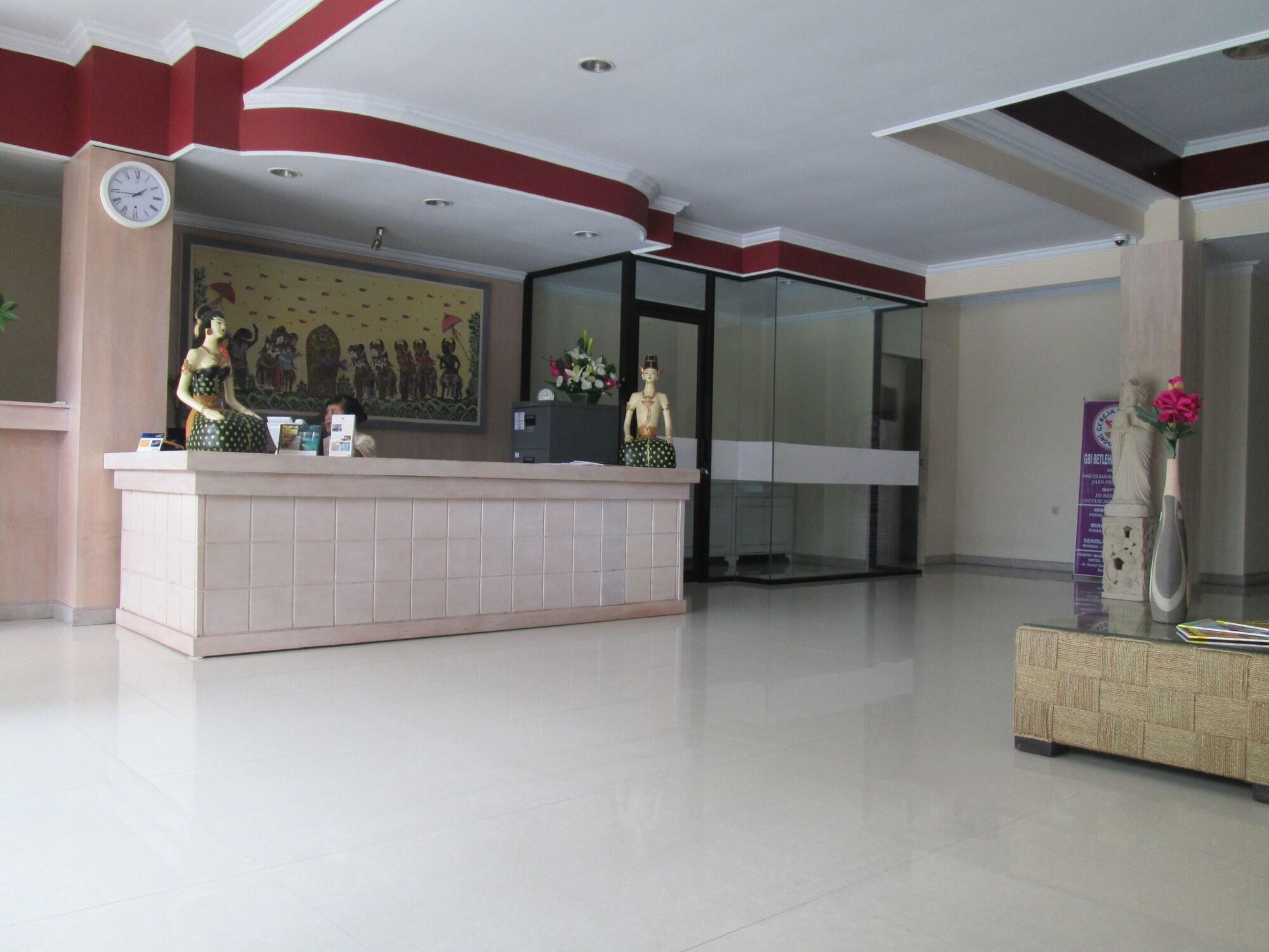 Puri Saron Denpasar Hotel Kültér fotó